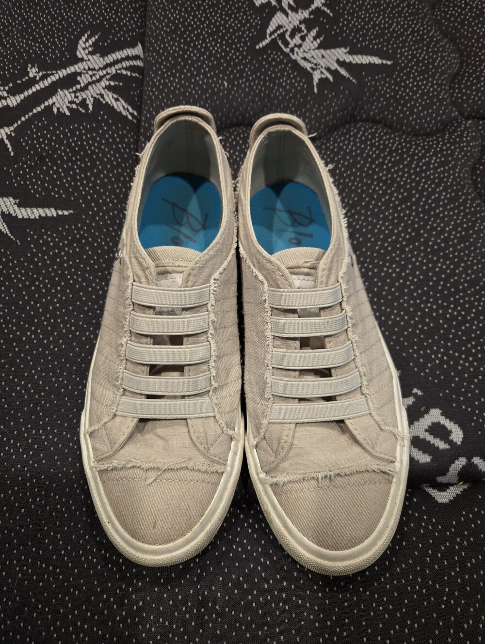 Casual Slip-On Canvas Sneakers in Light Beige